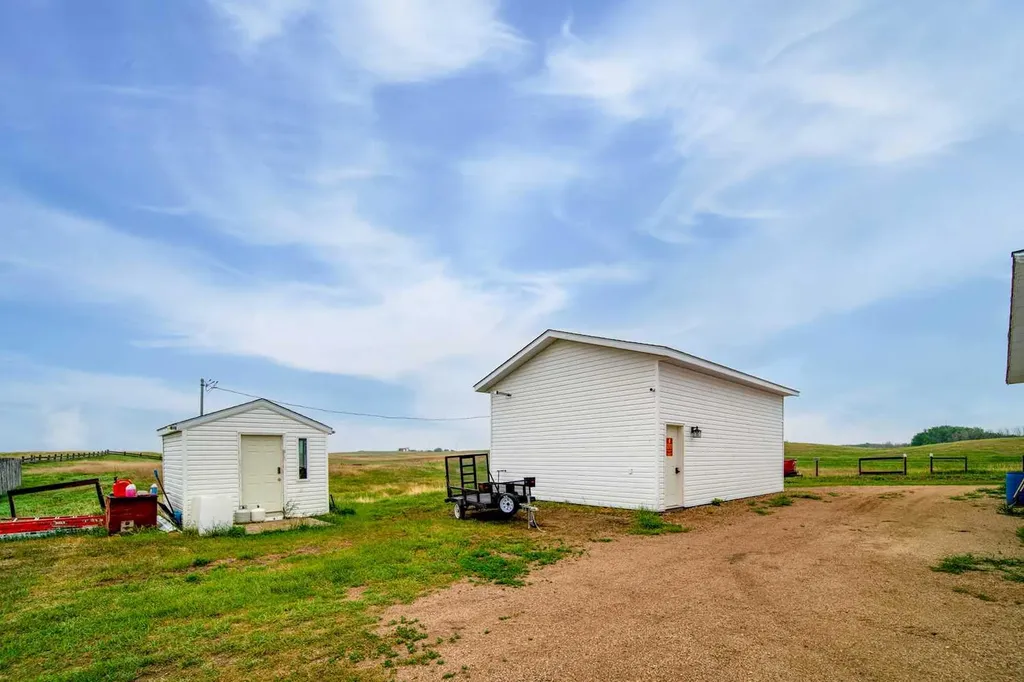 52005 Twp Road 443 Rural Wainwright No. 61 M.d. Of AB T9W 1T2