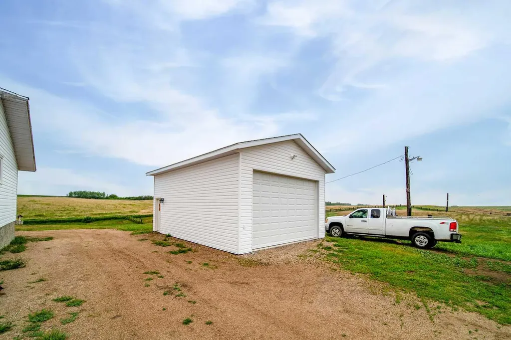 52005 Twp Road 443 Rural Wainwright No. 61 M.d. Of AB T9W 1T2