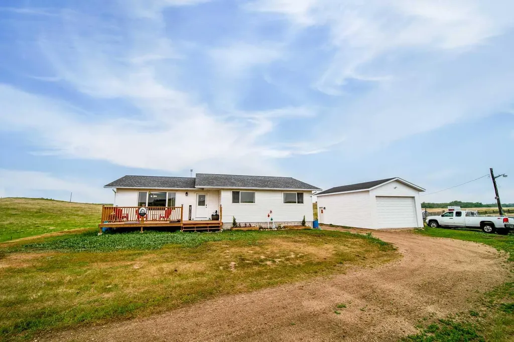 52005 Twp Road 443 Rural Wainwright No. 61 M.d. Of AB T9W 1T2