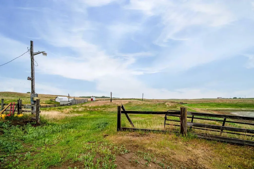 52005 Twp Road 443 Rural Wainwright No. 61 M.d. Of AB T9W 1T2