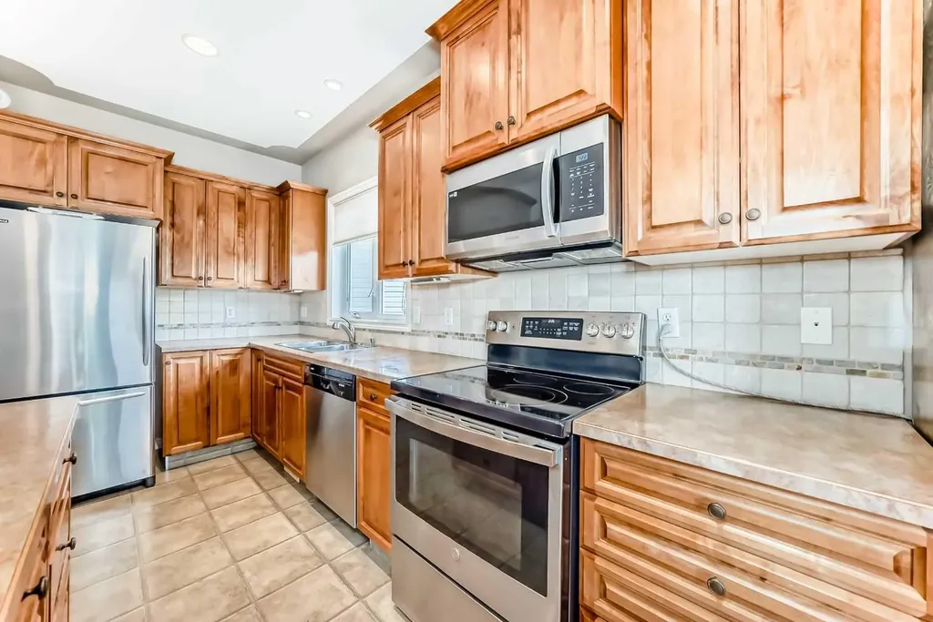 8 Filbert Close Sylvan Lake AB T4S 2L2