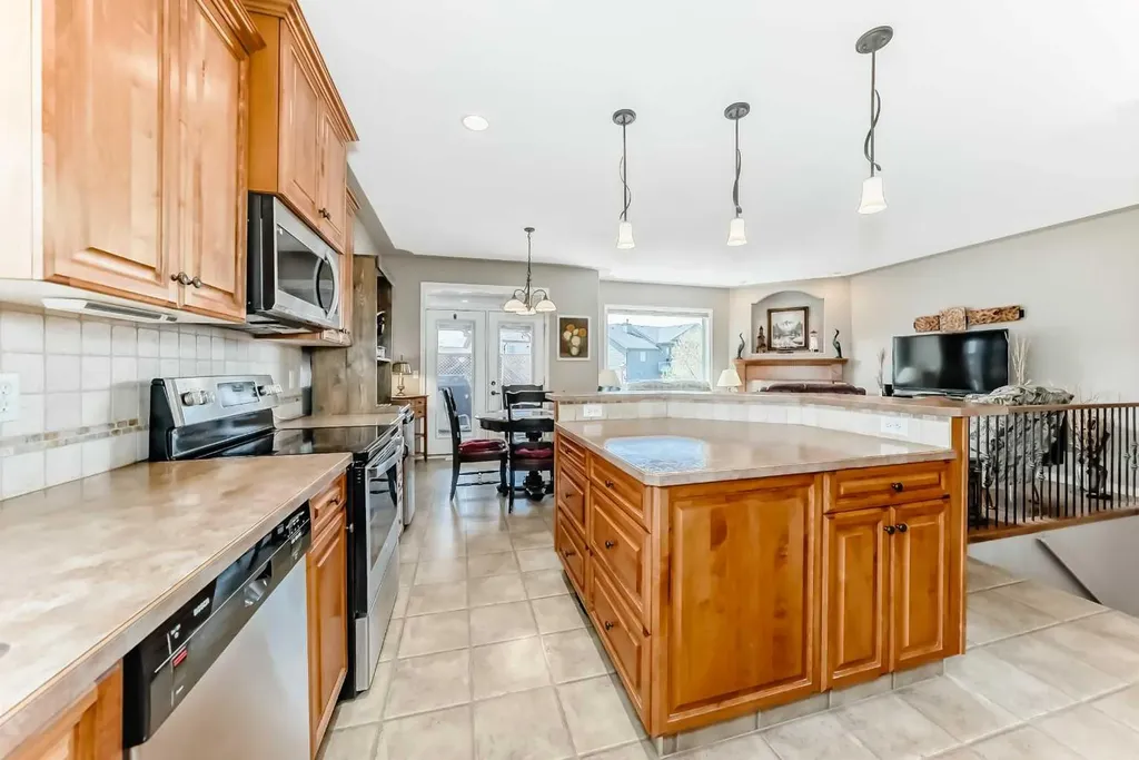 8 Filbert Close Sylvan Lake AB T4S 2L2