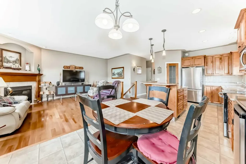 8 Filbert Close Sylvan Lake AB T4S 2L2