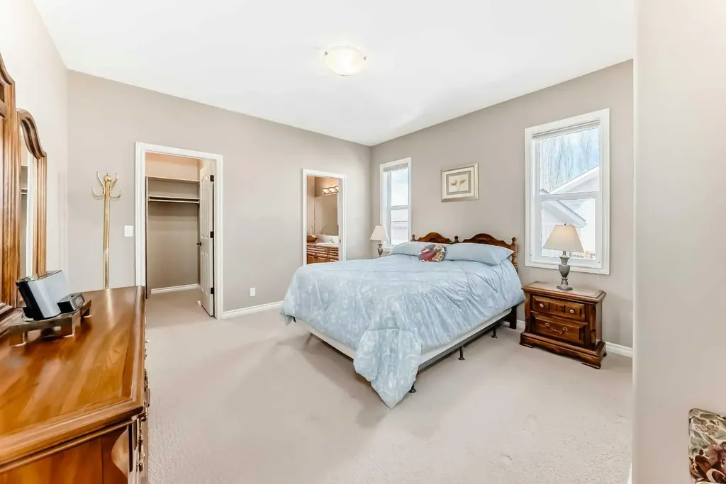 8 Filbert Close Sylvan Lake AB T4S 2L2