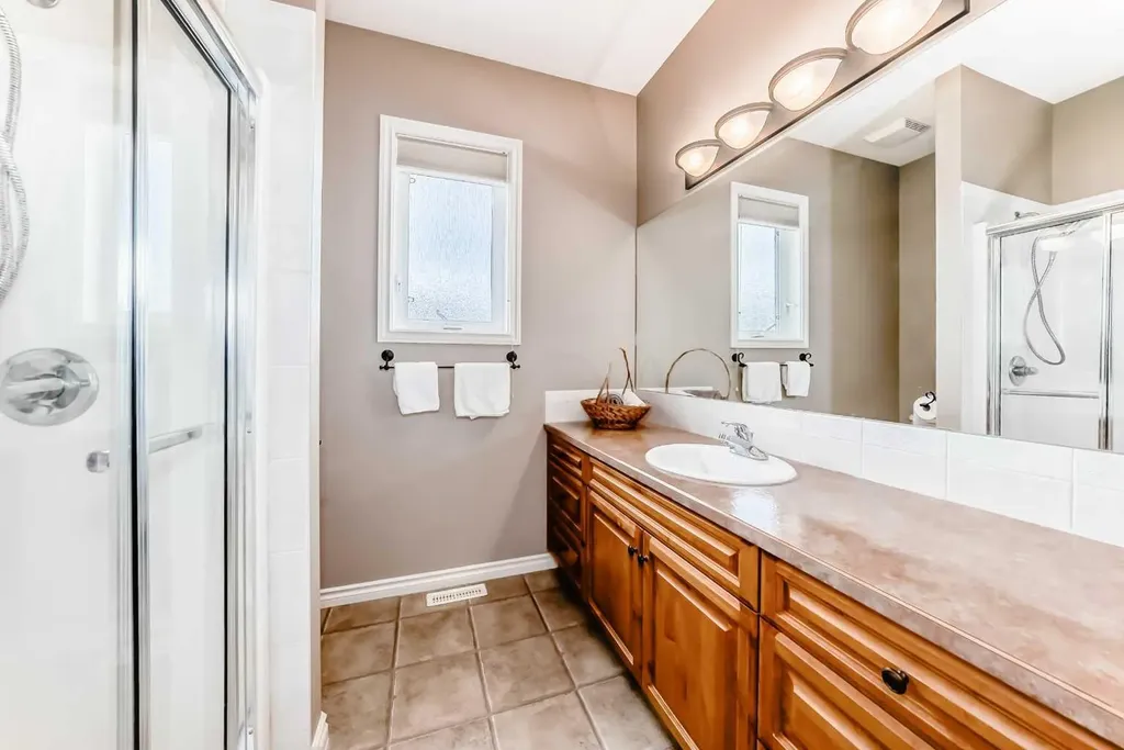 8 Filbert Close Sylvan Lake AB T4S 2L2