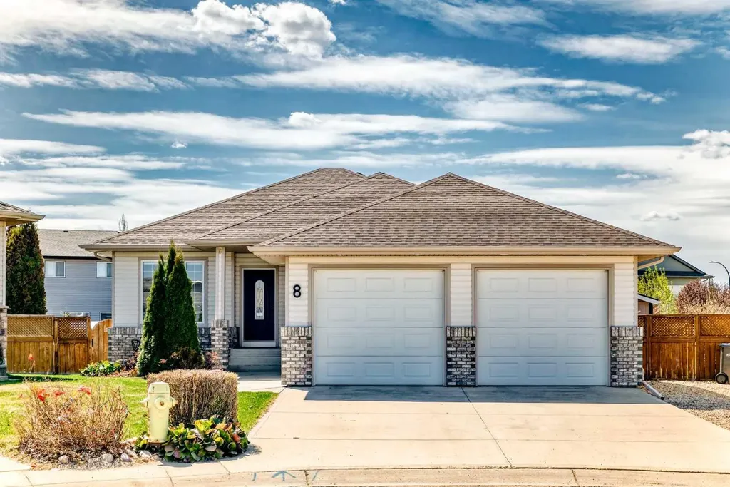 8 Filbert Close Sylvan Lake AB T4S 2L2