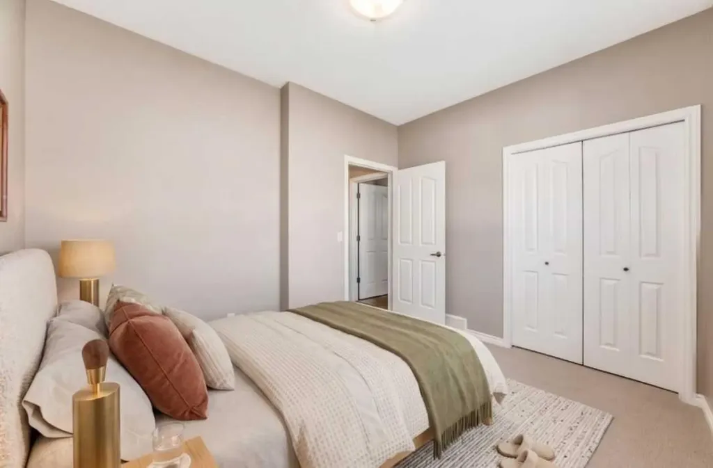 8 Filbert Close Sylvan Lake AB T4S 2L2