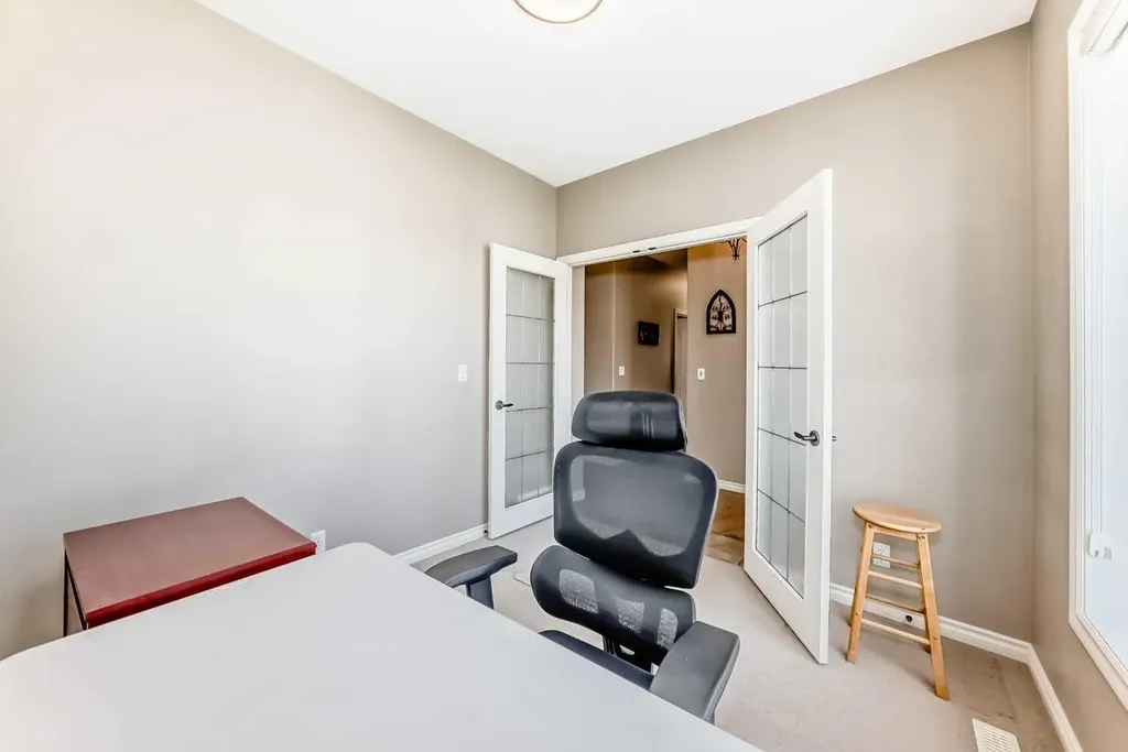 8 Filbert Close Sylvan Lake AB T4S 2L2