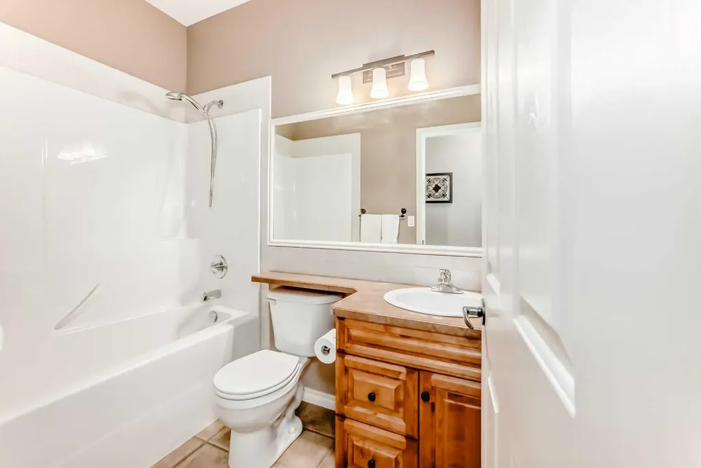 8 Filbert Close Sylvan Lake AB T4S 2L2