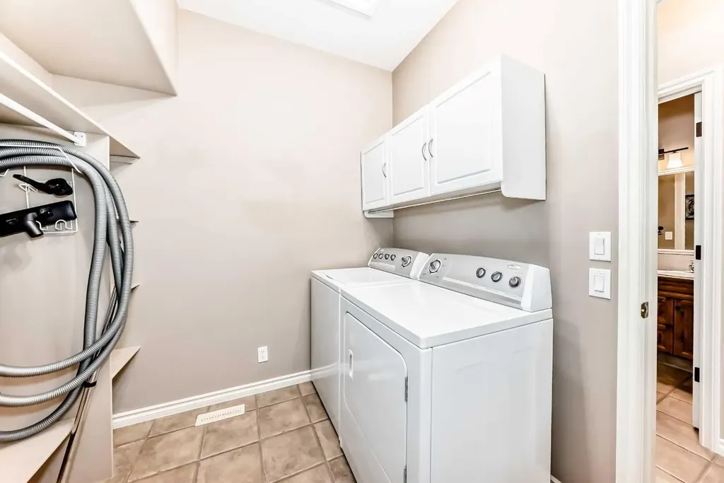8 Filbert Close Sylvan Lake AB T4S 2L2