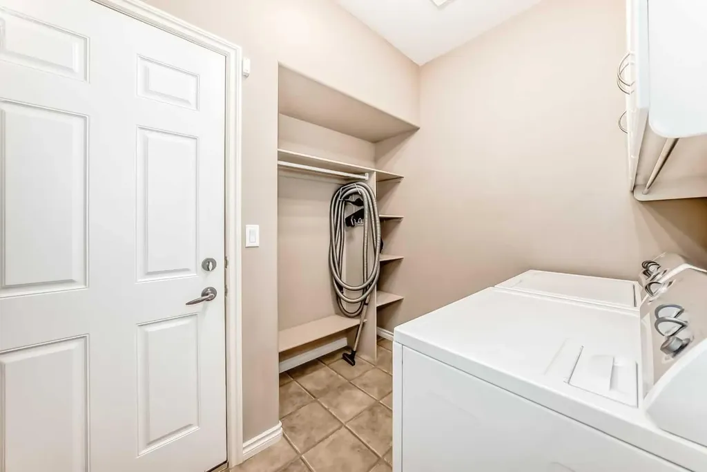 8 Filbert Close Sylvan Lake AB T4S 2L2