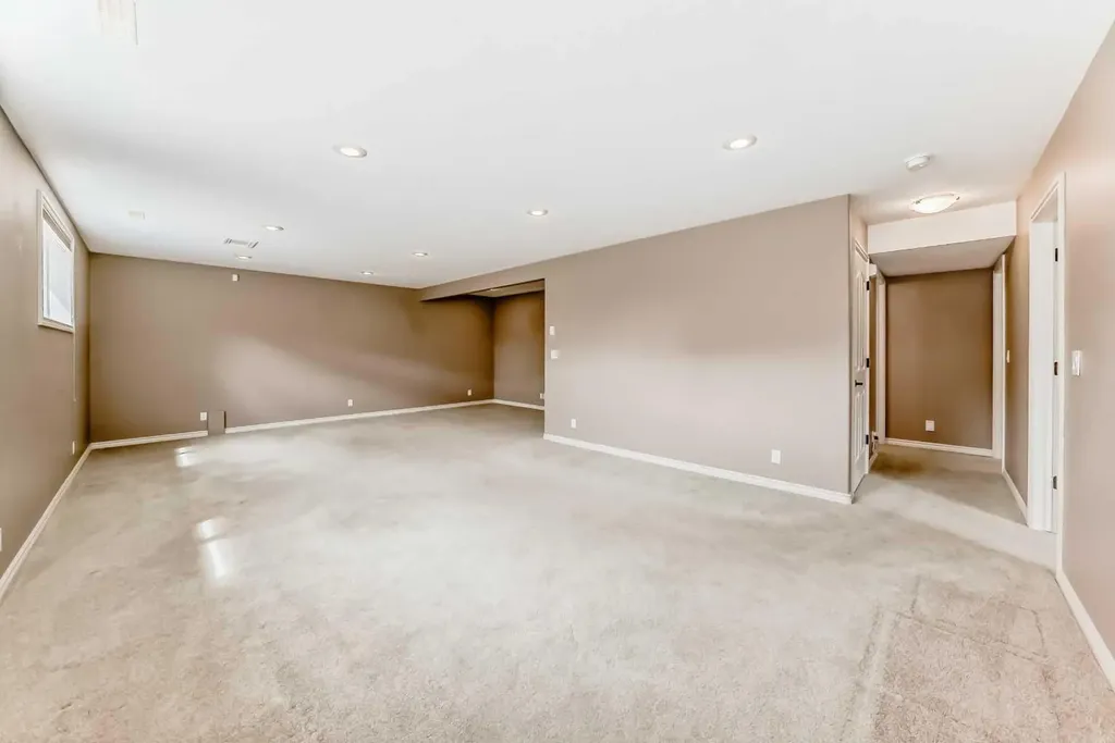 8 Filbert Close Sylvan Lake AB T4S 2L2
