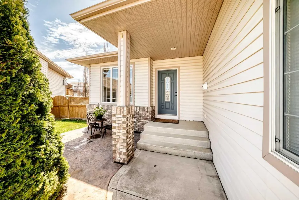 8 Filbert Close Sylvan Lake AB T4S 2L2