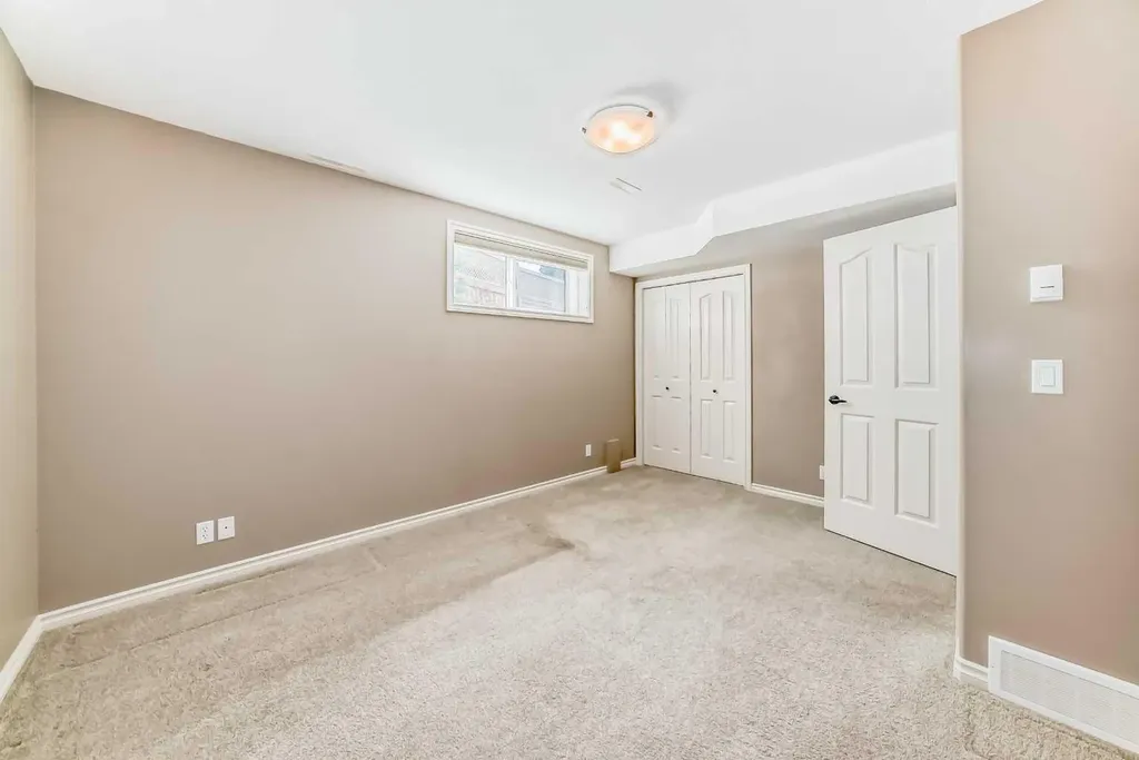 8 Filbert Close Sylvan Lake AB T4S 2L2