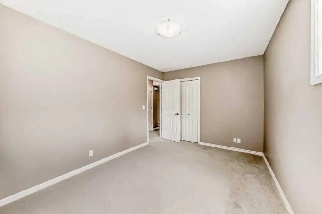 8 Filbert Close Sylvan Lake AB T4S 2L2