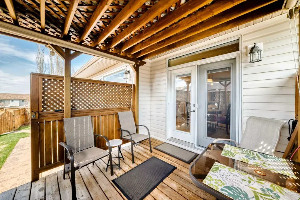8 Filbert Close Sylvan Lake AB T4S 2L2