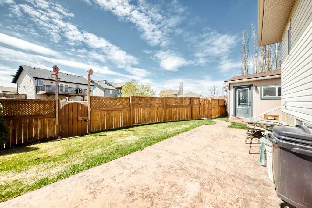 8 Filbert Close Sylvan Lake AB T4S 2L2