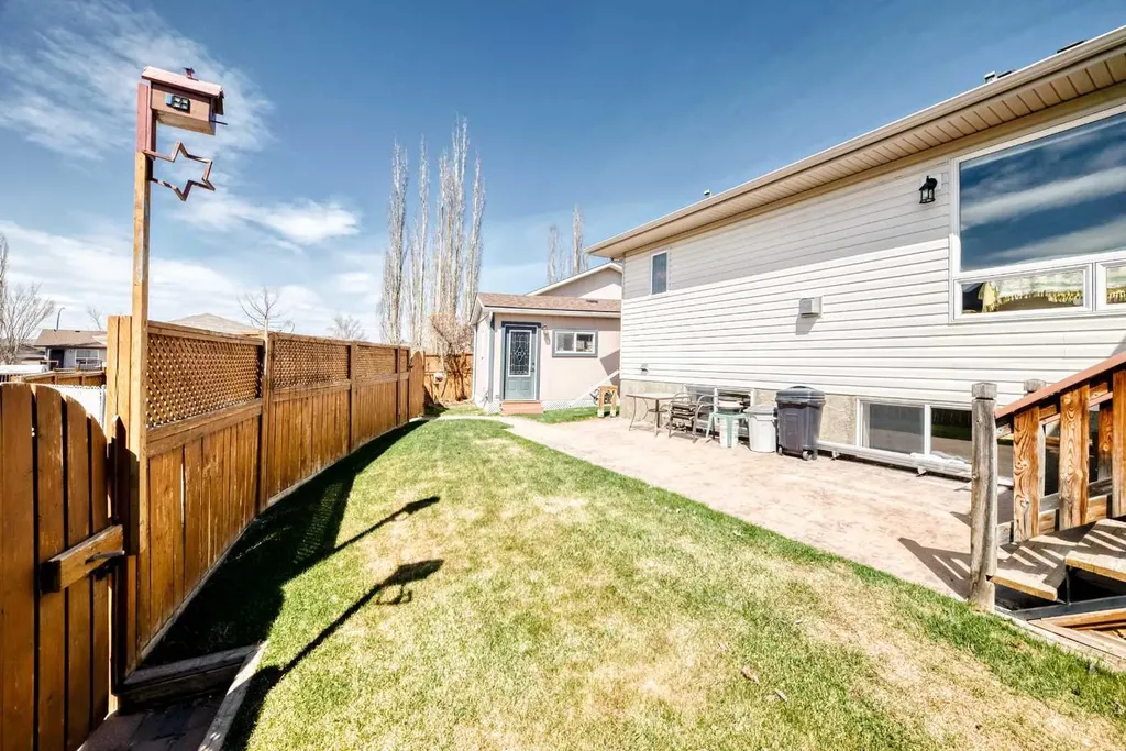 8 Filbert Close Sylvan Lake AB T4S 2L2