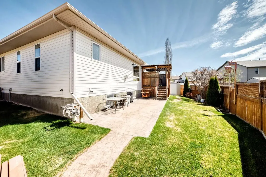 8 Filbert Close Sylvan Lake AB T4S 2L2
