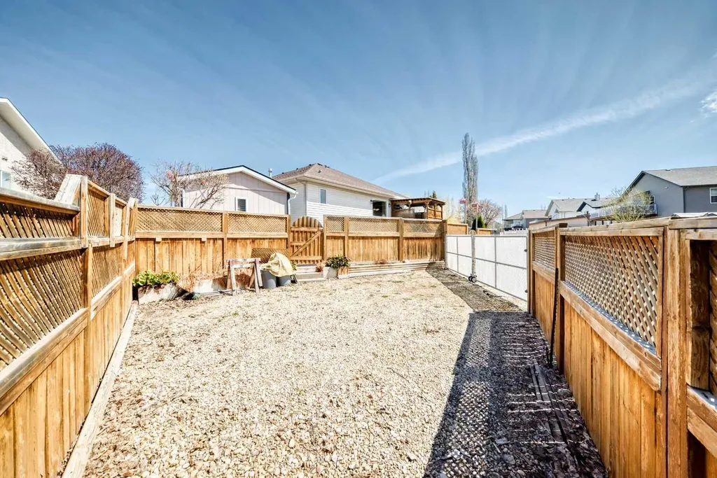 8 Filbert Close Sylvan Lake AB T4S 2L2