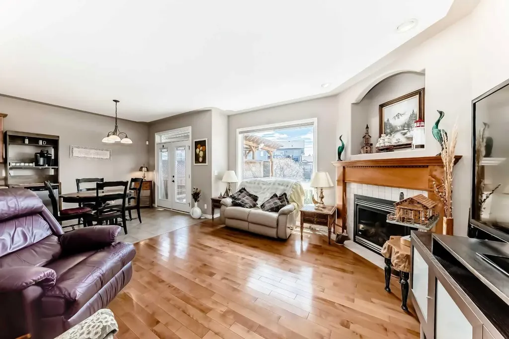 8 Filbert Close Sylvan Lake AB T4S 2L2