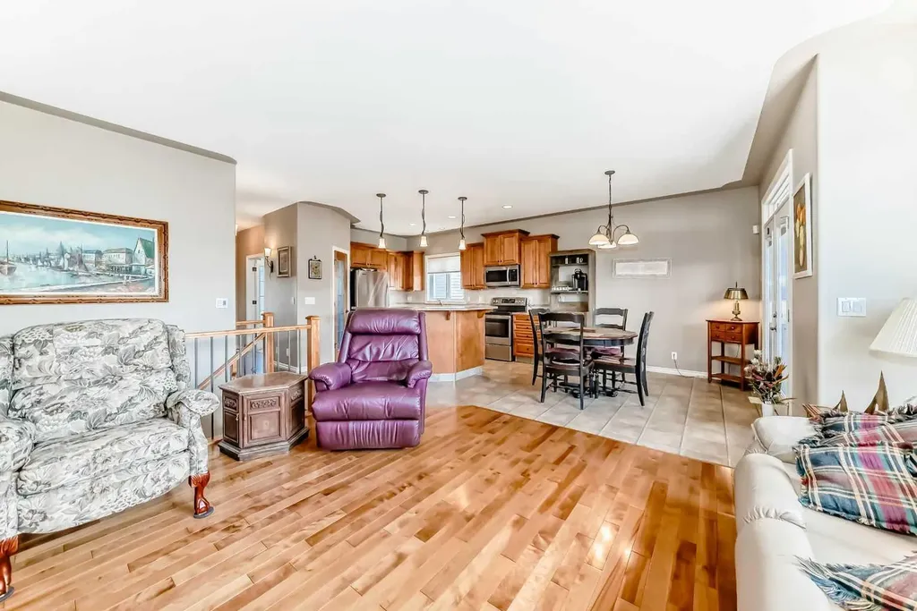 8 Filbert Close Sylvan Lake AB T4S 2L2
