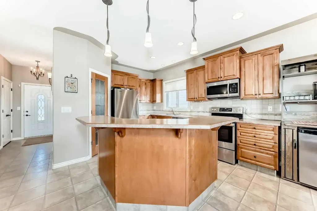 8 Filbert Close Sylvan Lake AB T4S 2L2