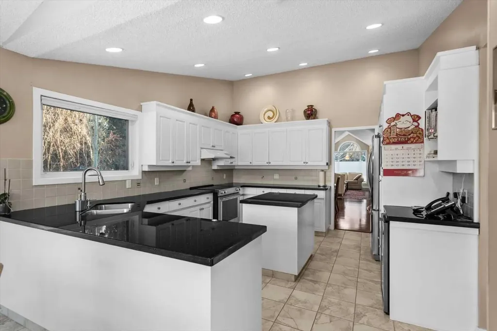 22 Varsity Estates Close NW Calgary AB T3B5J2