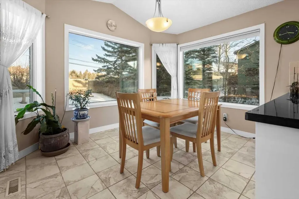 22 Varsity Estates Close NW Calgary AB T3B5J2