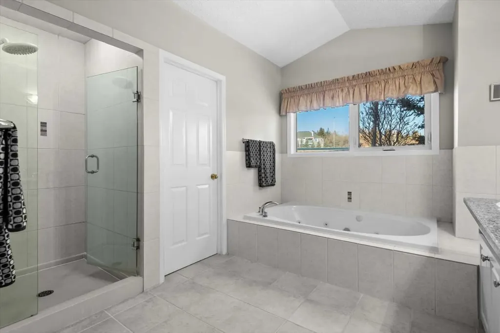 22 Varsity Estates Close NW Calgary AB T3B5J2
