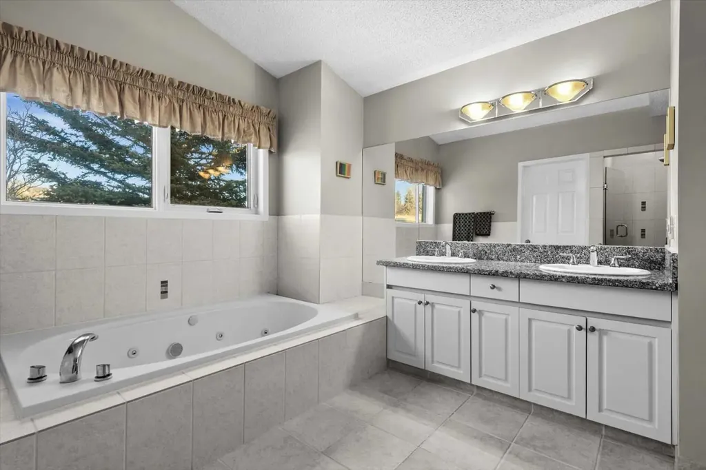 22 Varsity Estates Close NW Calgary AB T3B5J2
