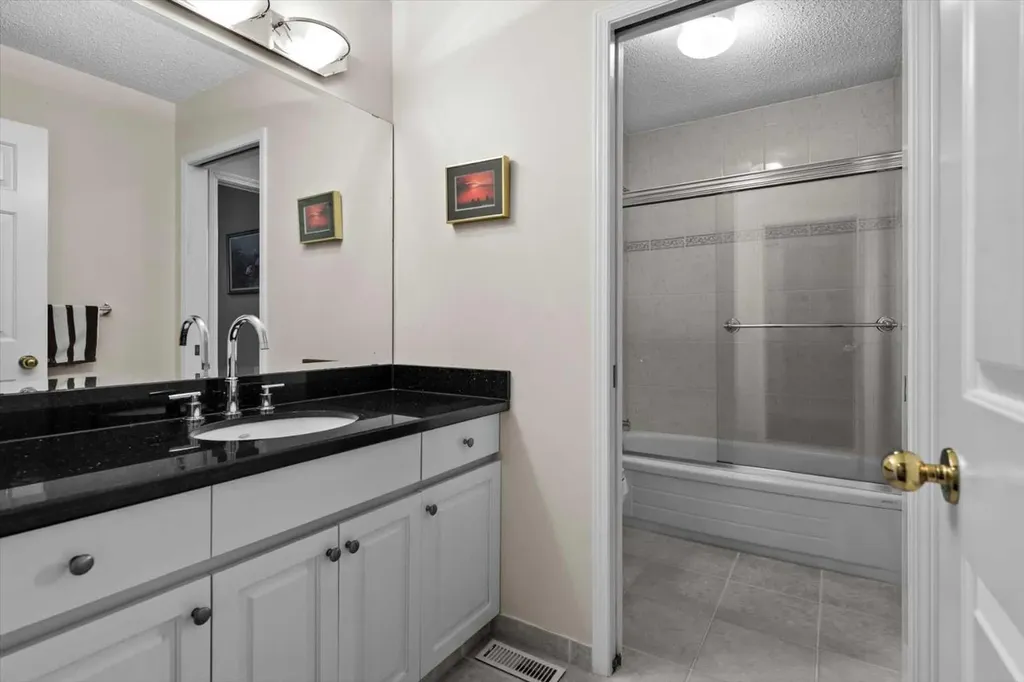 22 Varsity Estates Close NW Calgary AB T3B5J2