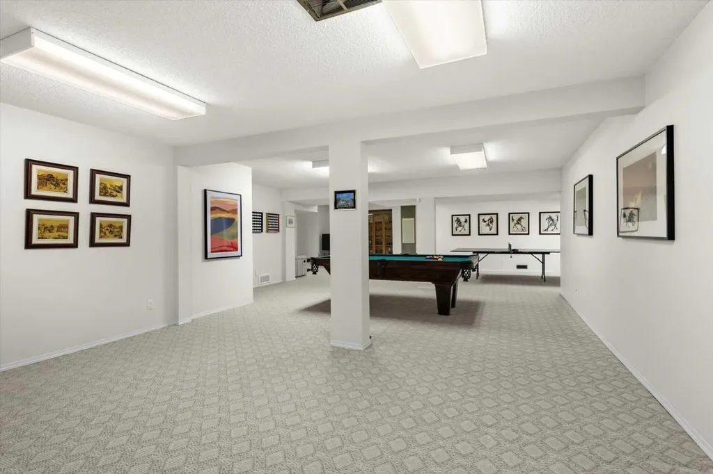 22 Varsity Estates Close NW Calgary AB T3B5J2