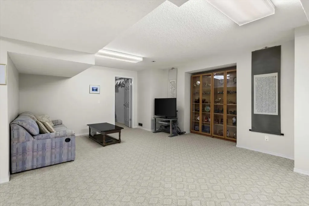 22 Varsity Estates Close NW Calgary AB T3B5J2