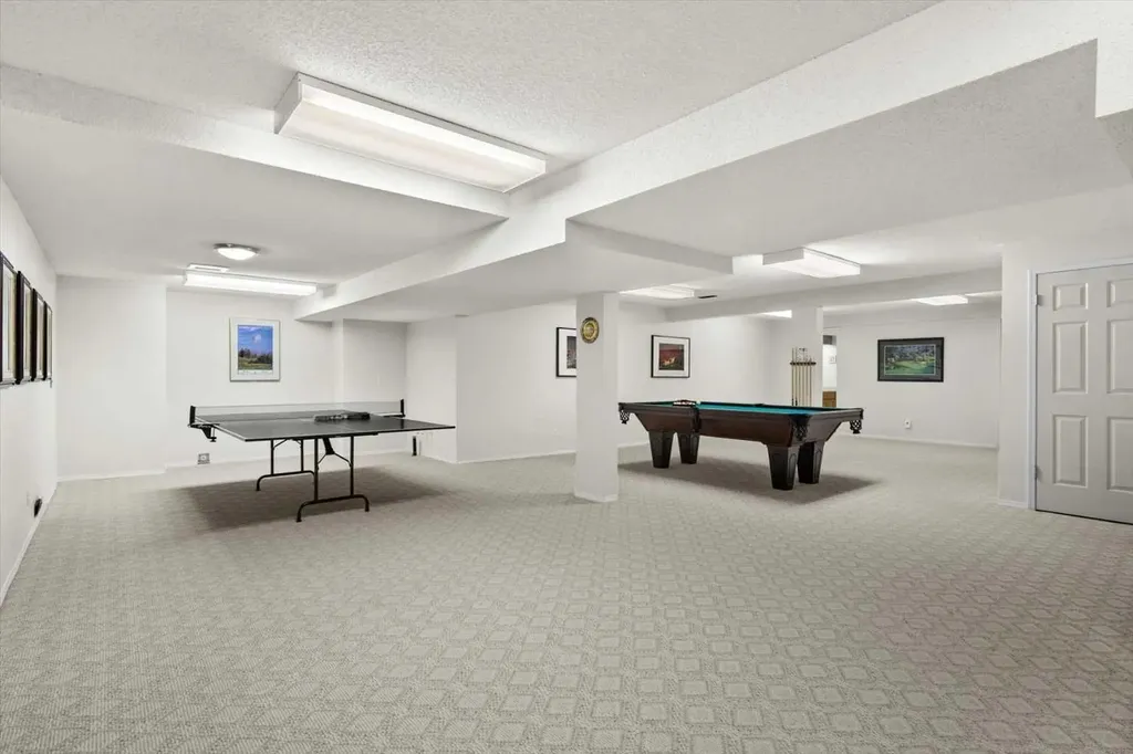22 Varsity Estates Close NW Calgary AB T3B5J2