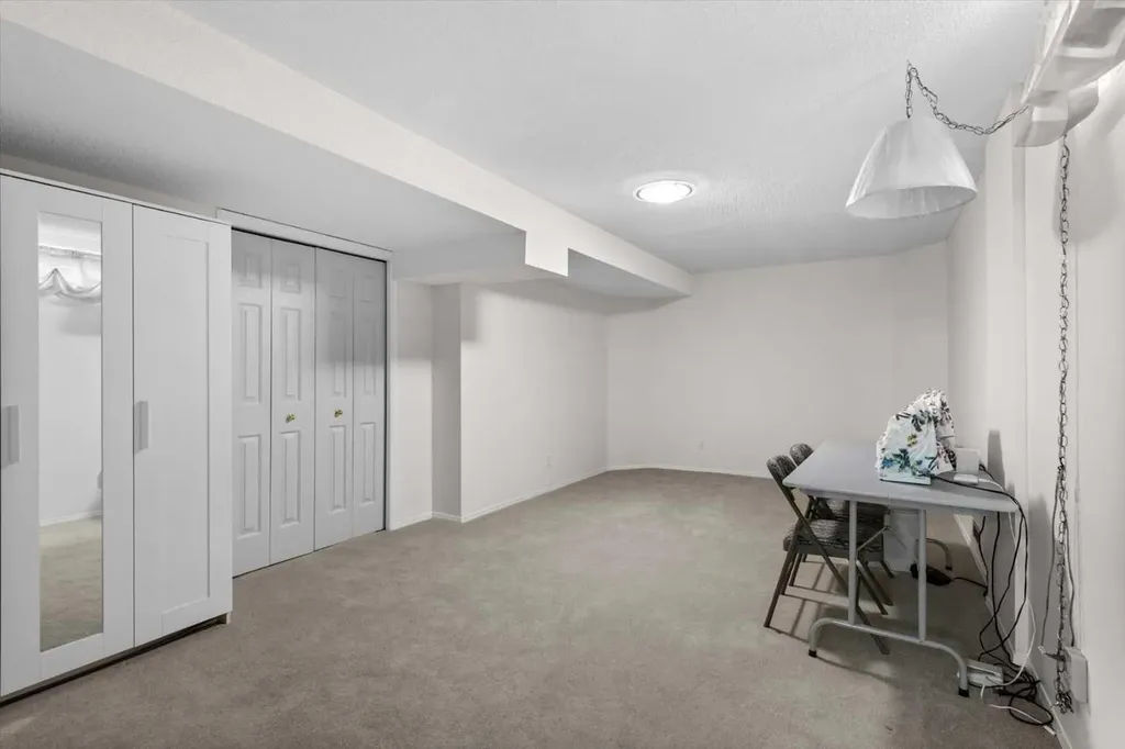 22 Varsity Estates Close NW Calgary AB T3B5J2