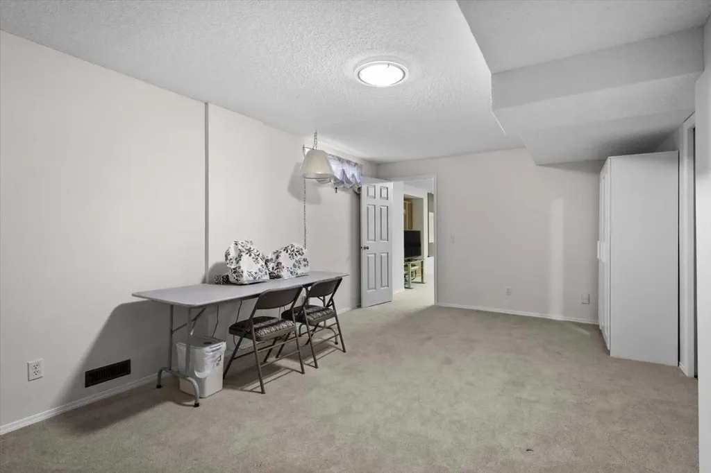 22 Varsity Estates Close NW Calgary AB T3B5J2