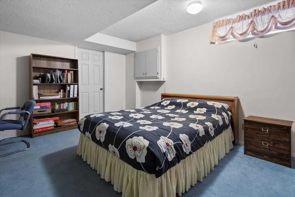 22 Varsity Estates Close NW Calgary AB T3B5J2