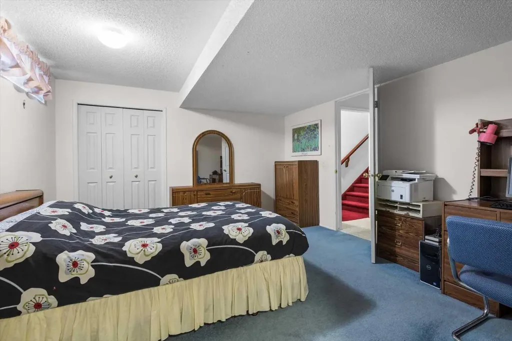 22 Varsity Estates Close NW Calgary AB T3B5J2