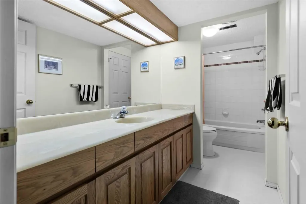 22 Varsity Estates Close NW Calgary AB T3B5J2