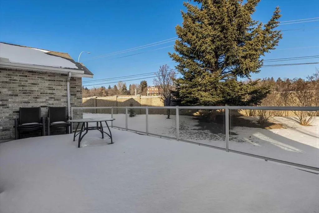 22 Varsity Estates Close NW Calgary AB T3B5J2