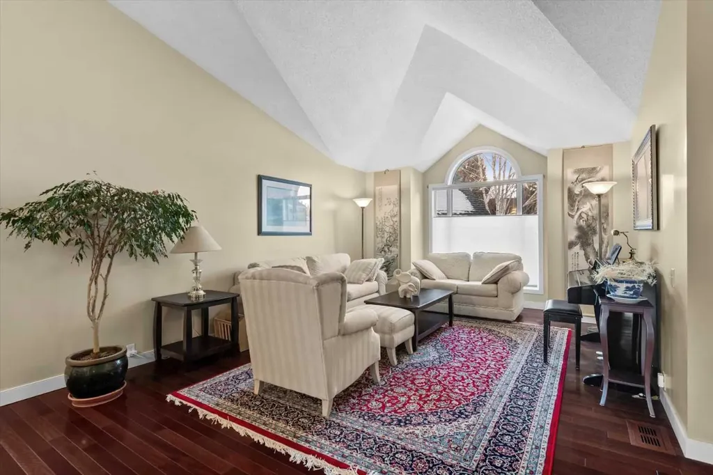 22 Varsity Estates Close NW Calgary AB T3B5J2