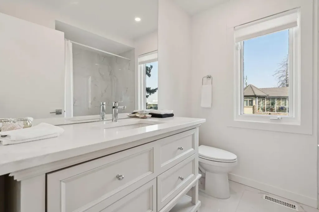 809 9 Street NE Calgary AB T2E 7K2