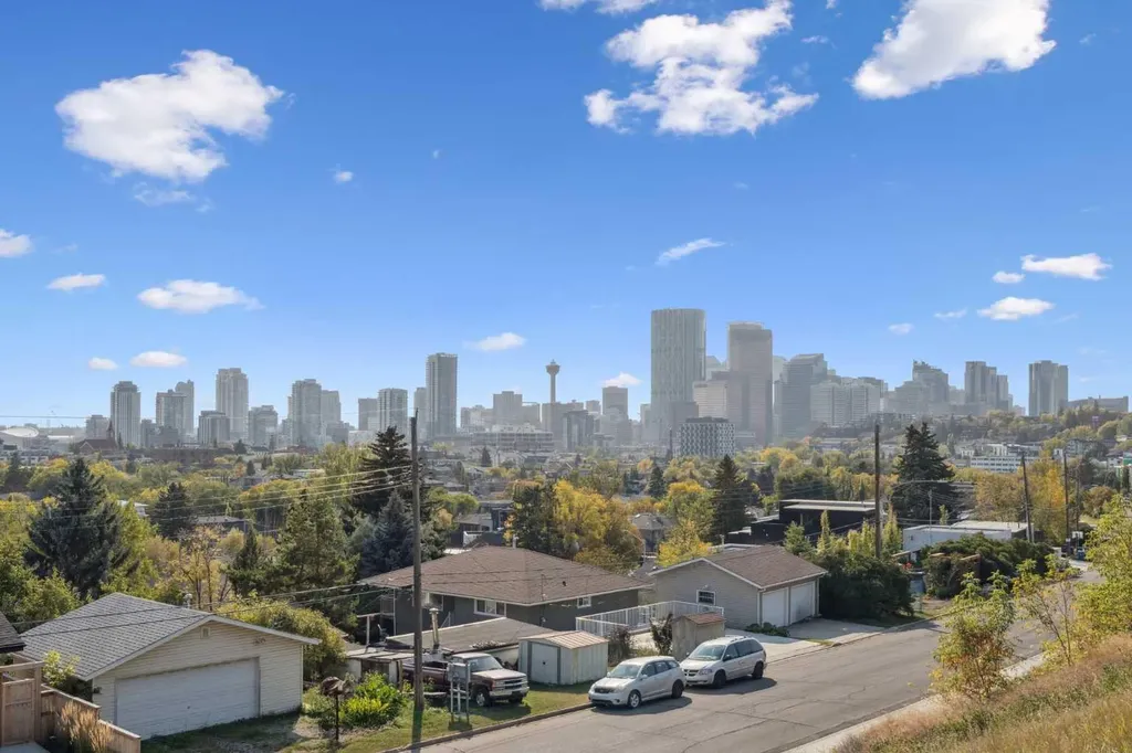 809 9 Street NE Calgary AB T2E 7K2