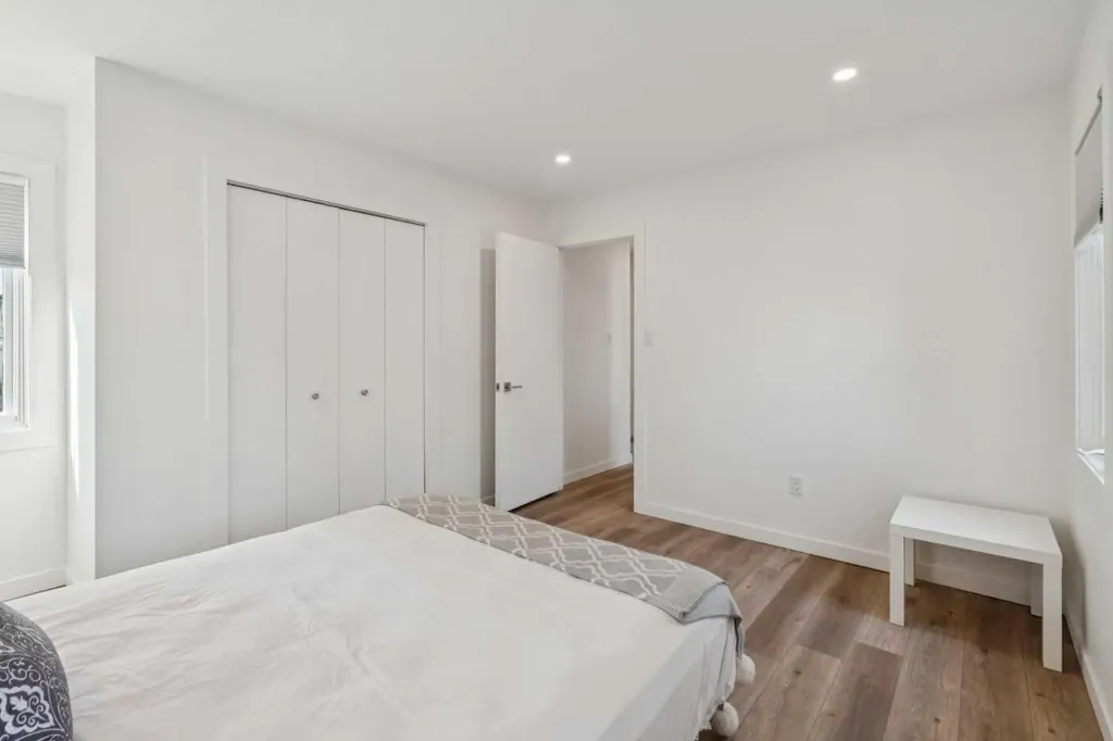 809 9 Street NE Calgary AB T2E 7K2