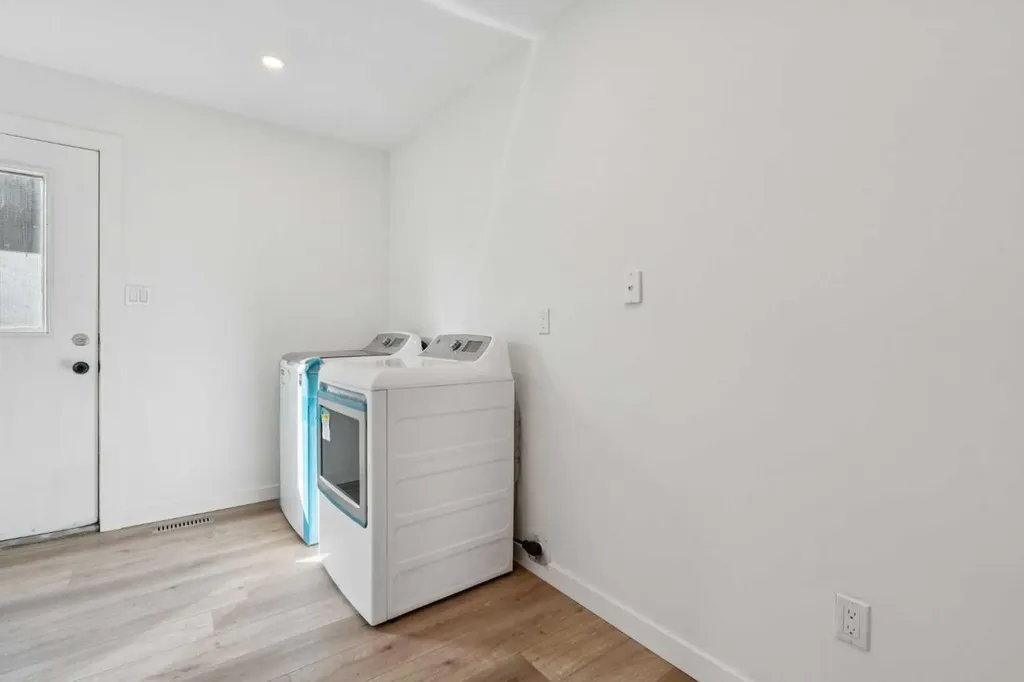 809 9 Street NE Calgary AB T2E 7K2