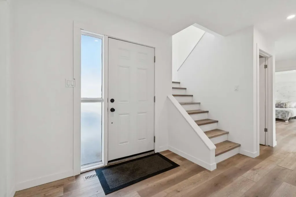 809 9 Street NE Calgary AB T2E 7K2