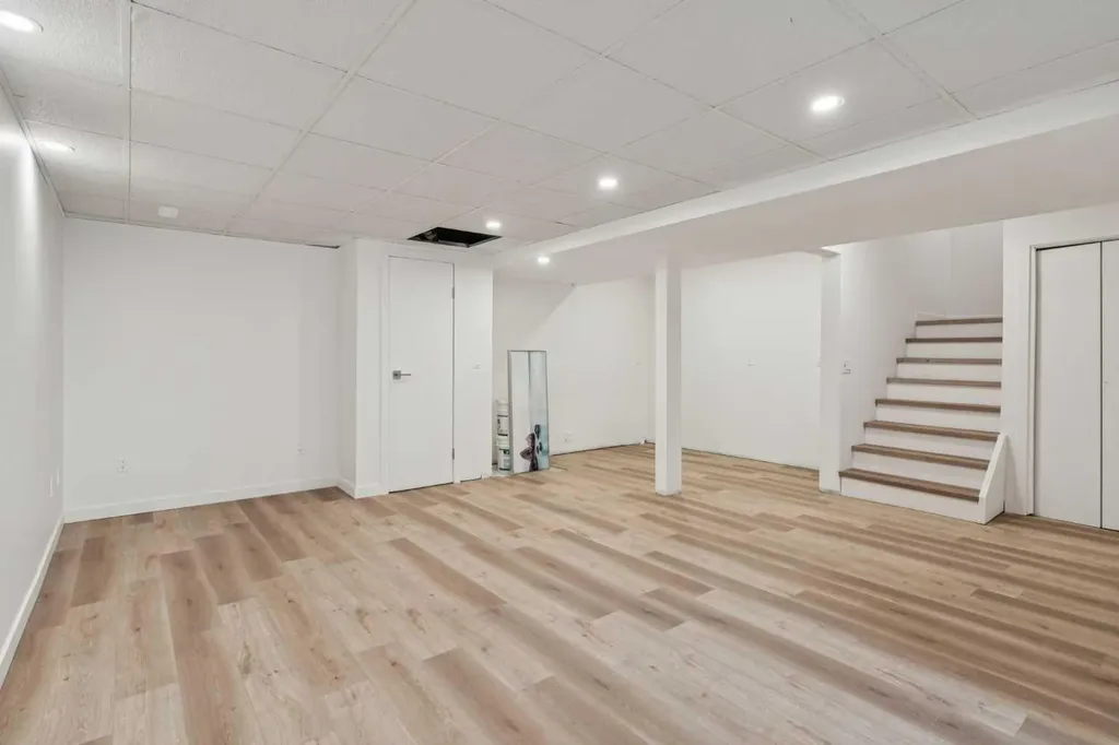 809 9 Street NE Calgary AB T2E 7K2