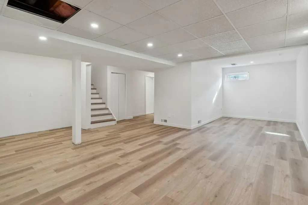 809 9 Street NE Calgary AB T2E 7K2