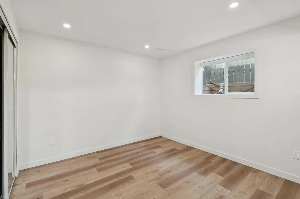 809 9 Street NE Calgary AB T2E 7K2